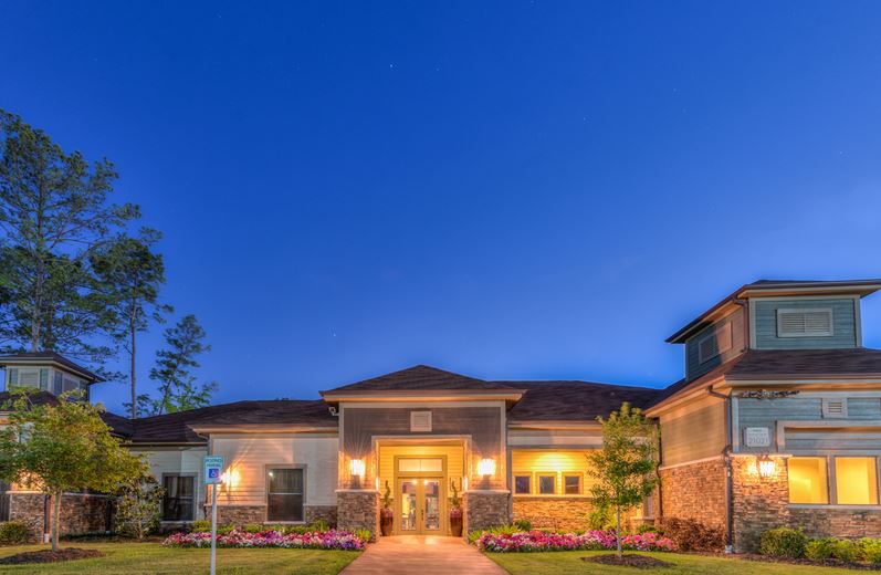 Furnished housing at The Pines at Woodcreek, Houston, Texas Interim Homes